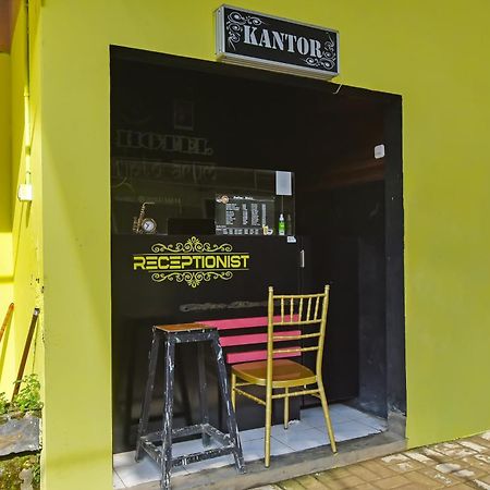 Spot On 91905 Hotel Cipto Arum Чилачап Екстериор снимка