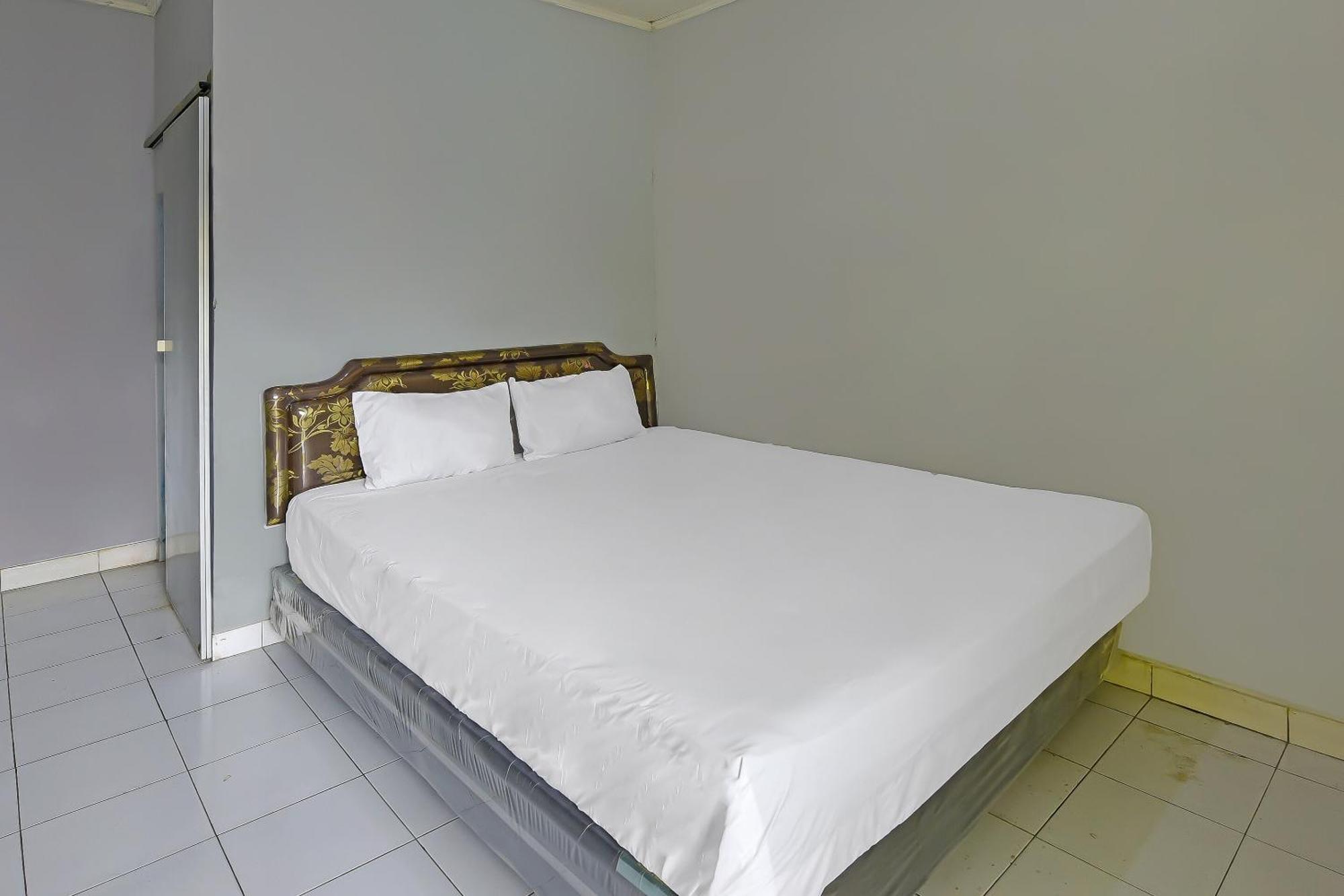 Spot On 91905 Hotel Cipto Arum Чилачап Екстериор снимка