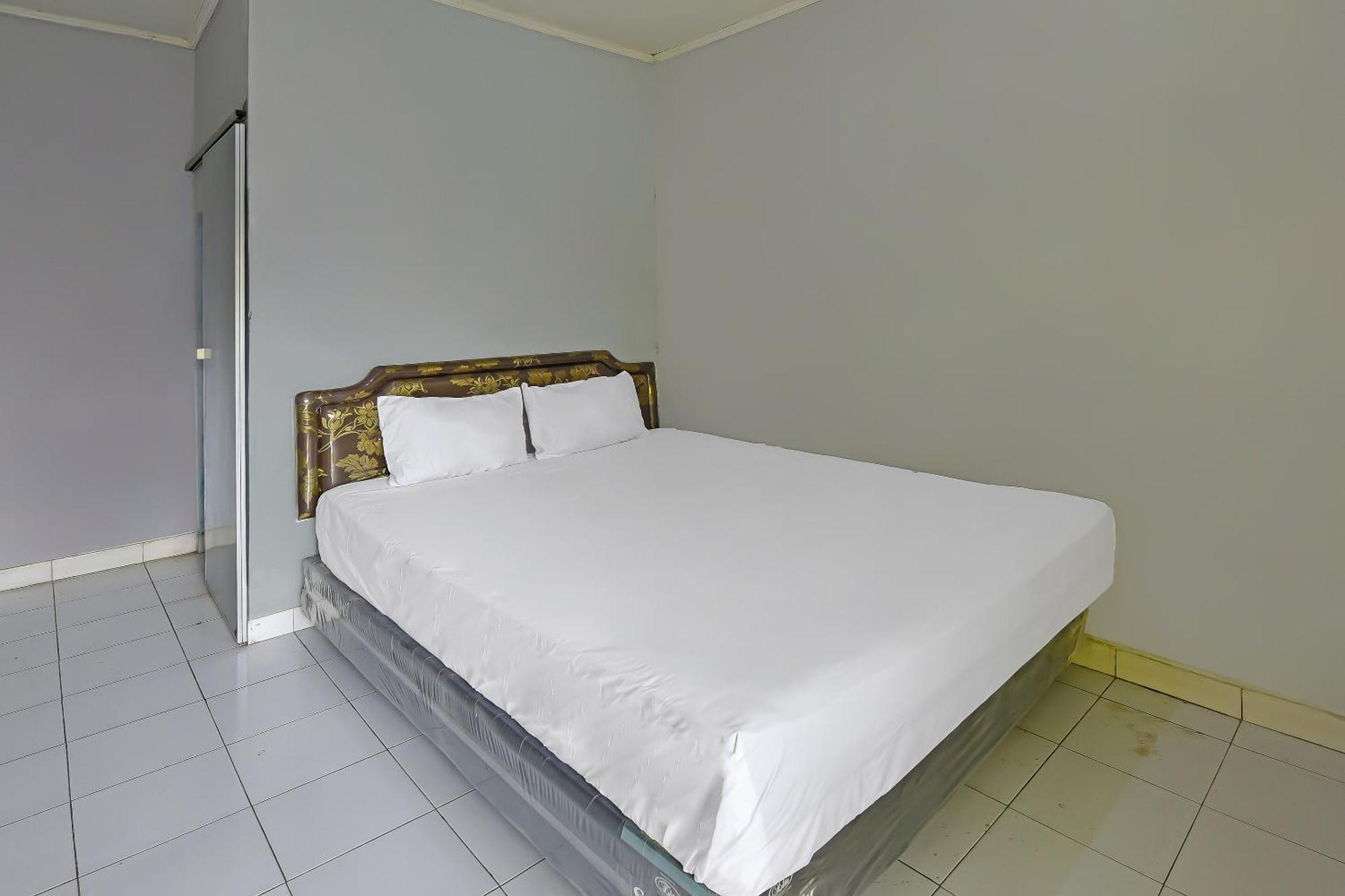 Spot On 91905 Hotel Cipto Arum Чилачап Екстериор снимка