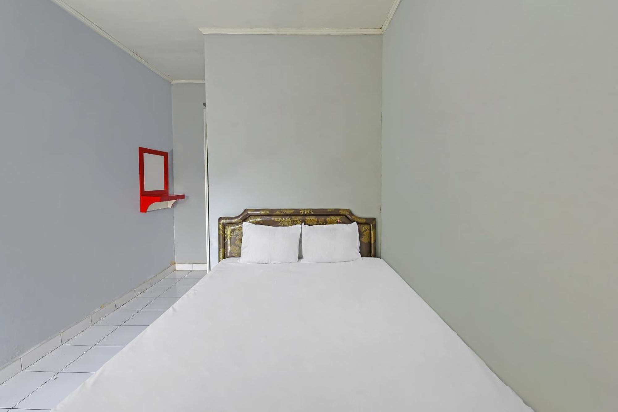 Spot On 91905 Hotel Cipto Arum Чилачап Екстериор снимка