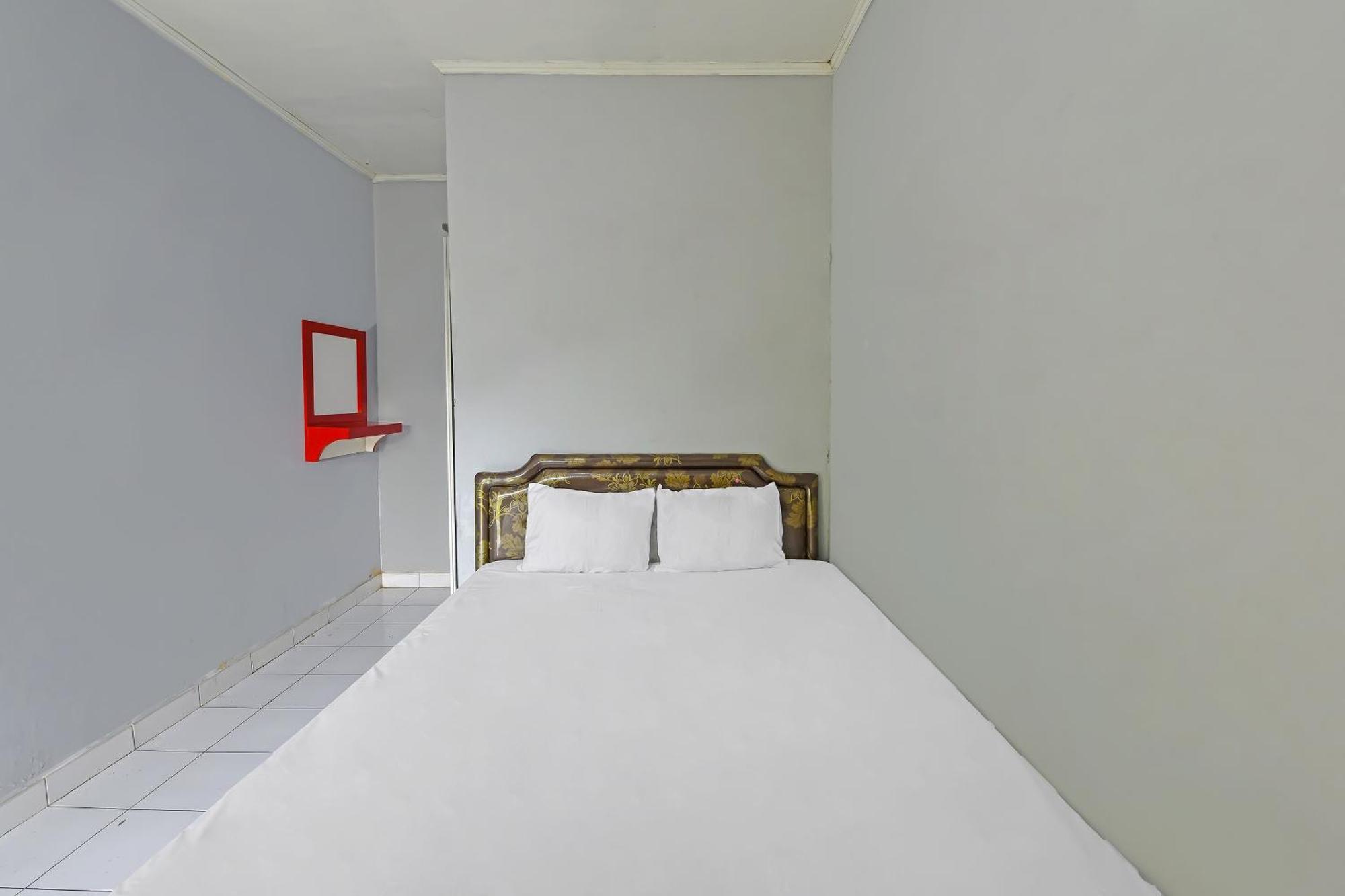 Spot On 91905 Hotel Cipto Arum Чилачап Екстериор снимка
