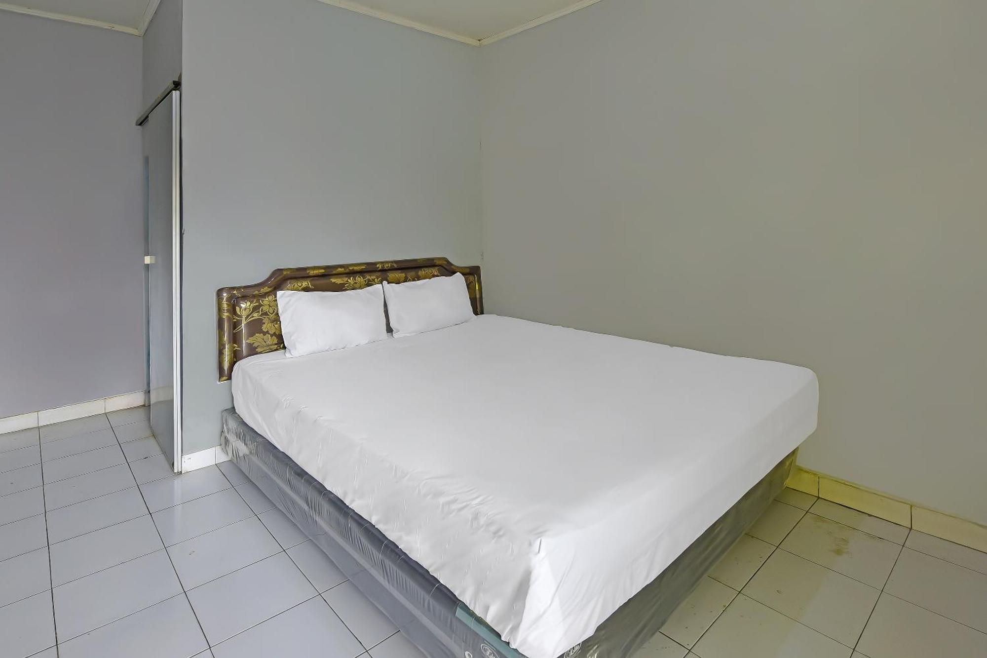 Spot On 91905 Hotel Cipto Arum Чилачап Екстериор снимка
